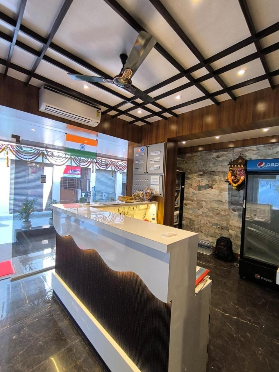 מלון נאווי מומבאי Sharan Residency מראה חיצוני תמונה