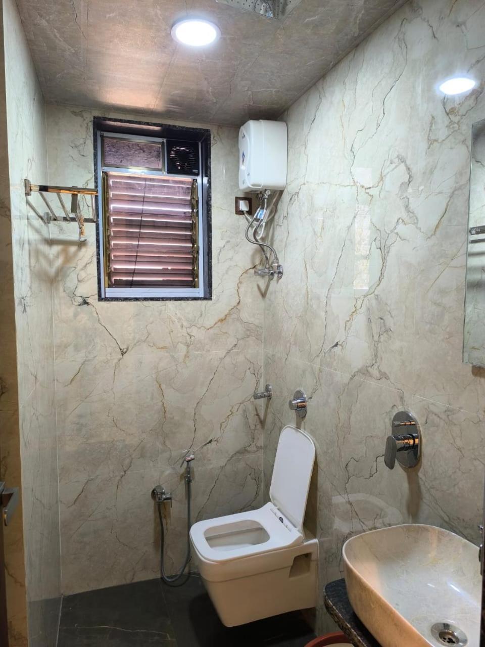 מלון נאווי מומבאי Sharan Residency מראה חיצוני תמונה